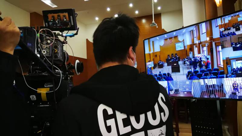 AI生成VS人工创意——普陀区广告片拍摄公司的技术浪漫主义实践